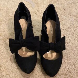 Black suede Gianni Bini Platform pumps with Bow